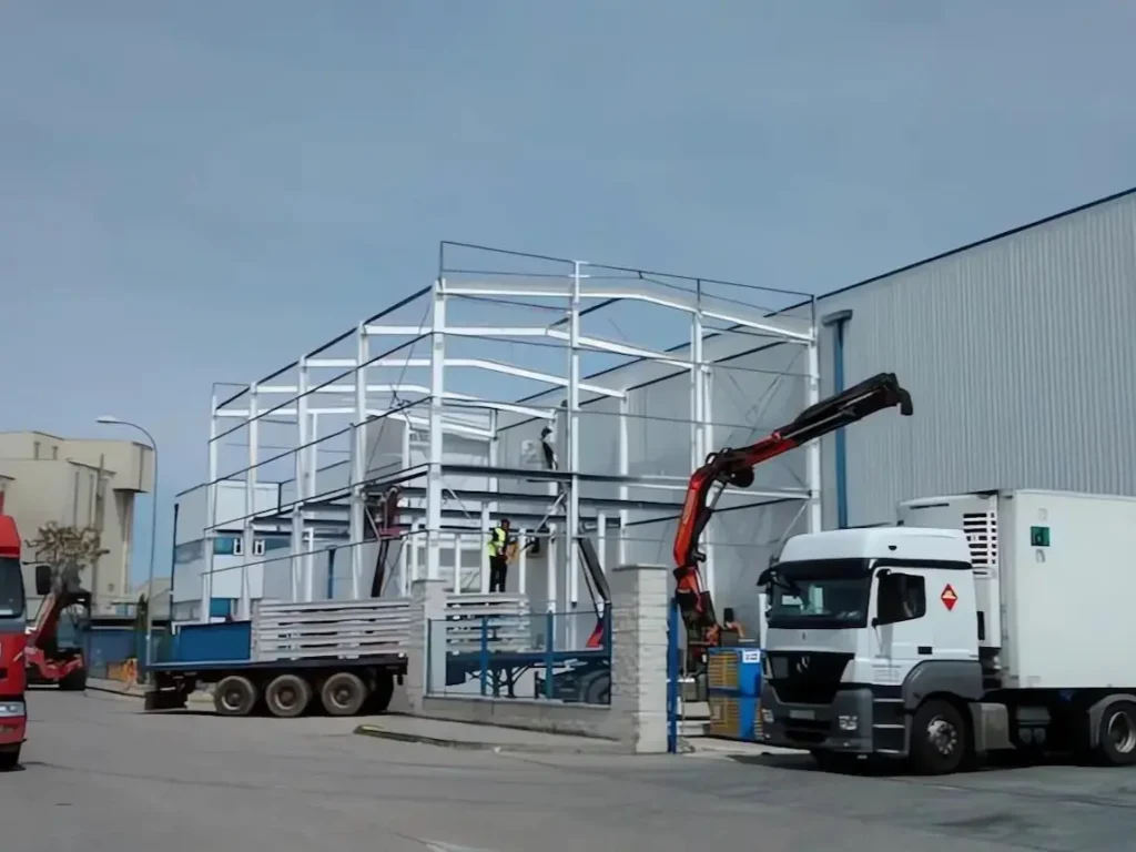 El proyecto contempla la reforma integral y ampliación de una planta de la industria cárnica especializada en la elaboración de hamburguesas y otros preparados cárnicos