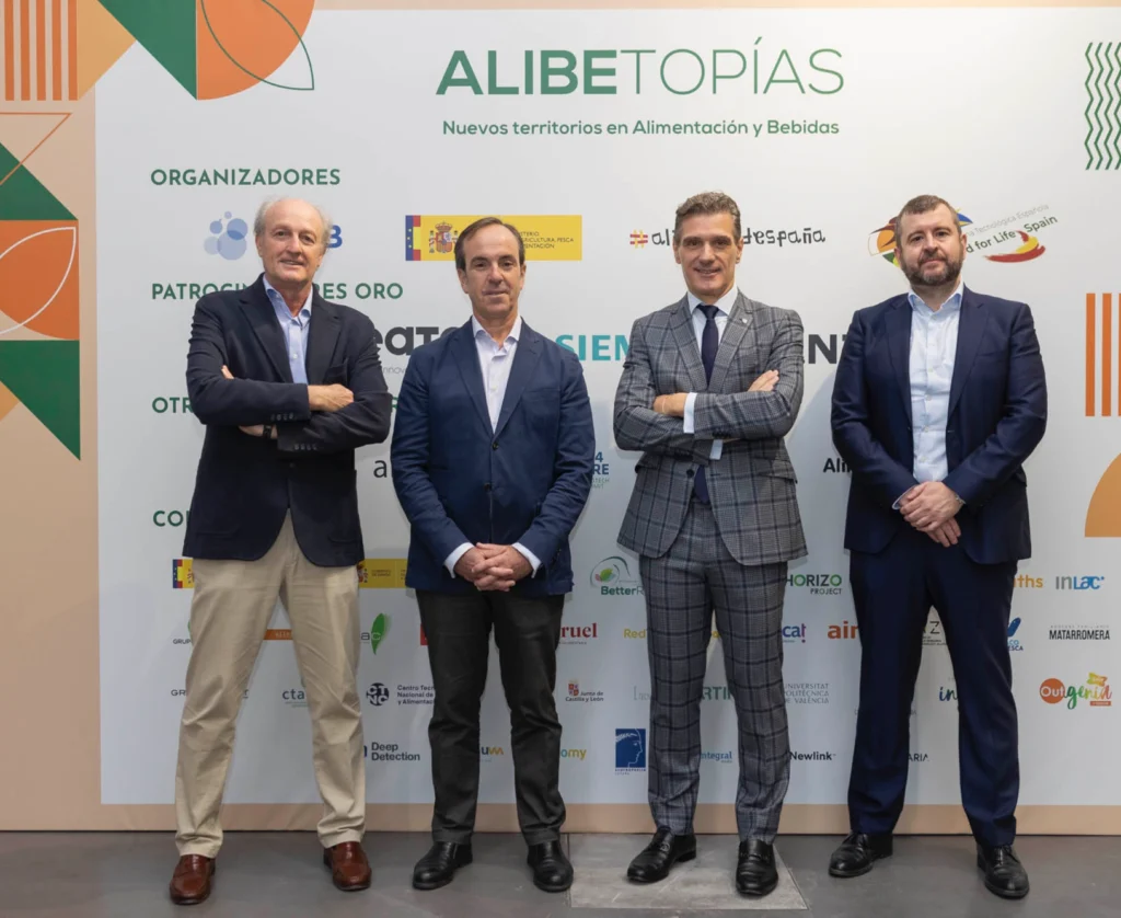 articai | News Imagen principal para el post de artica+i sobre cómo se vivió ALIBETOPÍAS que muestra a los asistentes de “ALIBETOPIAS 2023: nuevos territorios en alimentación y bebidas” 2023