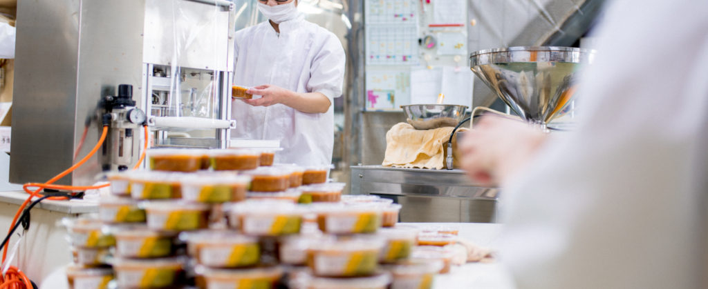 La integración de ingenieros profesionales en la industria alimentaria es una inversión estratégica que aporta numerosos beneficios que abarcan, desde la garantía de seguridad y calidad, hasta la innovación, la sostenibilidad y la competitividad de las empresas.