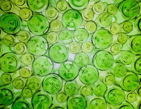 artica+i. Imagen para la galería del caso de éxito (nuestros proyectos) "REBO2VINO", mostrando una composición artística de botellas vistas desde abajo