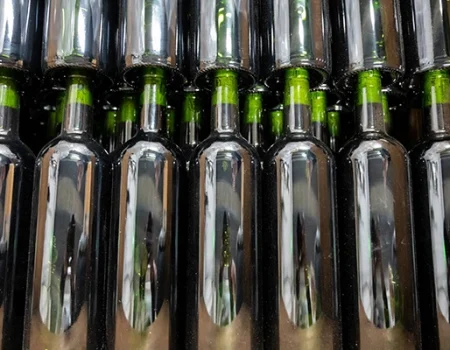 artica+i. Imagen para la galería del caso de éxito (nuestros proyectos) "REBO2VINO", mostrando botellas reutilizadas apiladas