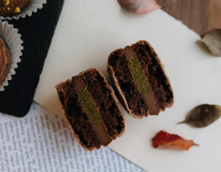 artica+i. Imagen para la galería interior del caso de éxito (nuestros proyectos) "NUTRIALITEC", mostrando una fotografía artística de un macaron (dulce francés) cortado por la mitad