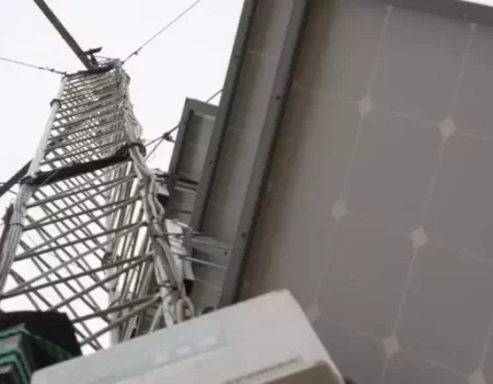 artica+i. Imagen para la galería del caso de éxito (nuestros proyectos) "LIFE TOKEN CO₂. Plataforma digital para cuantificar y valorizar la absorción de carbono en bosques europeos, liderado por Digiltea", mostrando un detalle de instrumental y torreta sobre el terreno usados para el proyecto