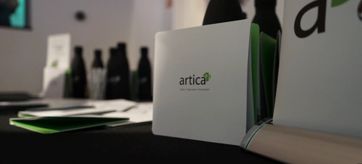 artica+i - blog iMagazine. Imagen para el post "ALIBETOPÍAS 2025 - Innovación, sostenibilidad y tecnología para un futuro alimentario más inteligente" mostrando una fotografía de edición anterior del evento con cartel de artica+i