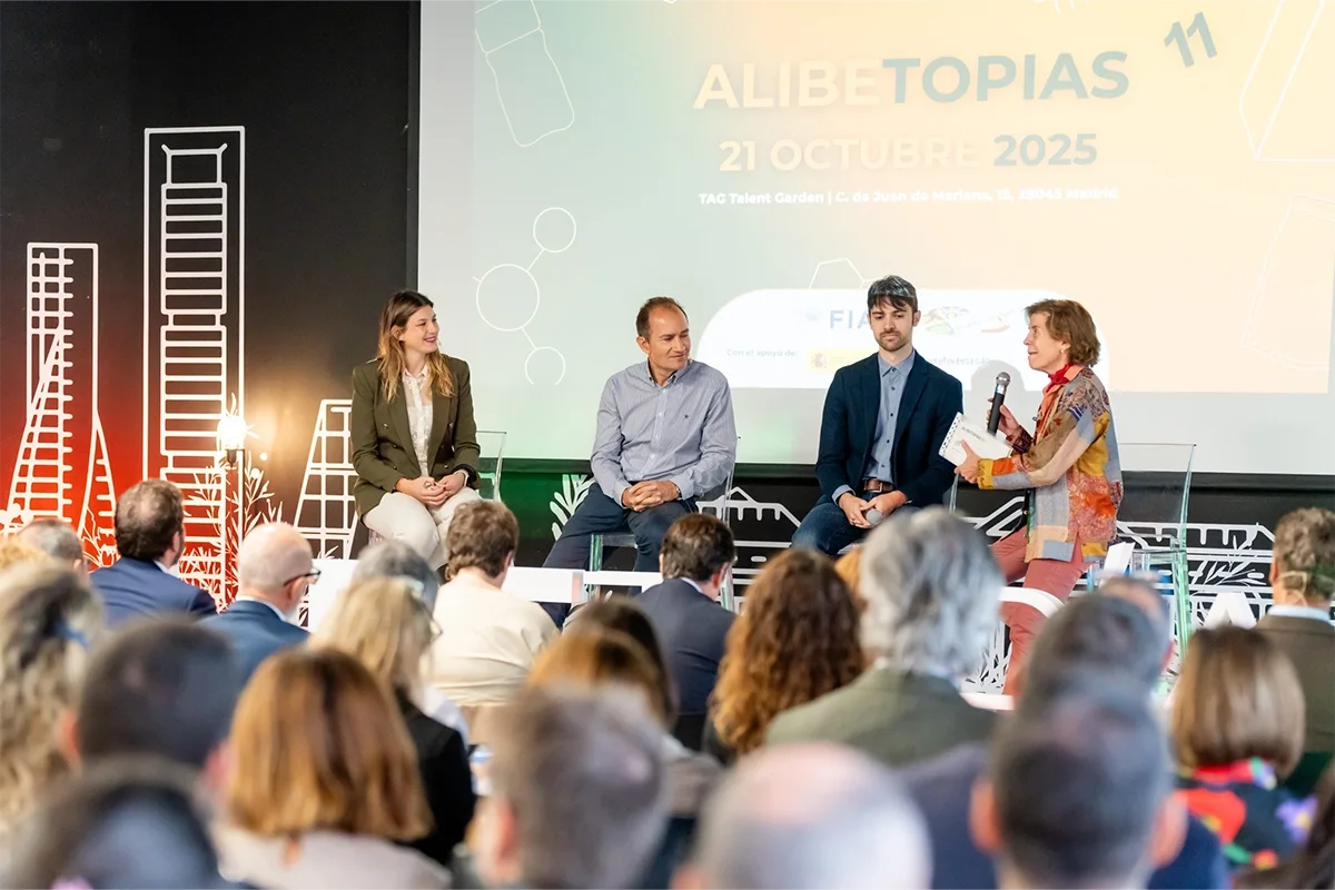 artica-i_blog_i-magazine_paso-por-ALIBETOPÍAS-2025_Carrusel-general_02 artica+i. Imagen para el carrusel general del post "Así ha sido nuestro paso por ALIBETOPÍAS 2025" mostrando una foto de una de las ponencias